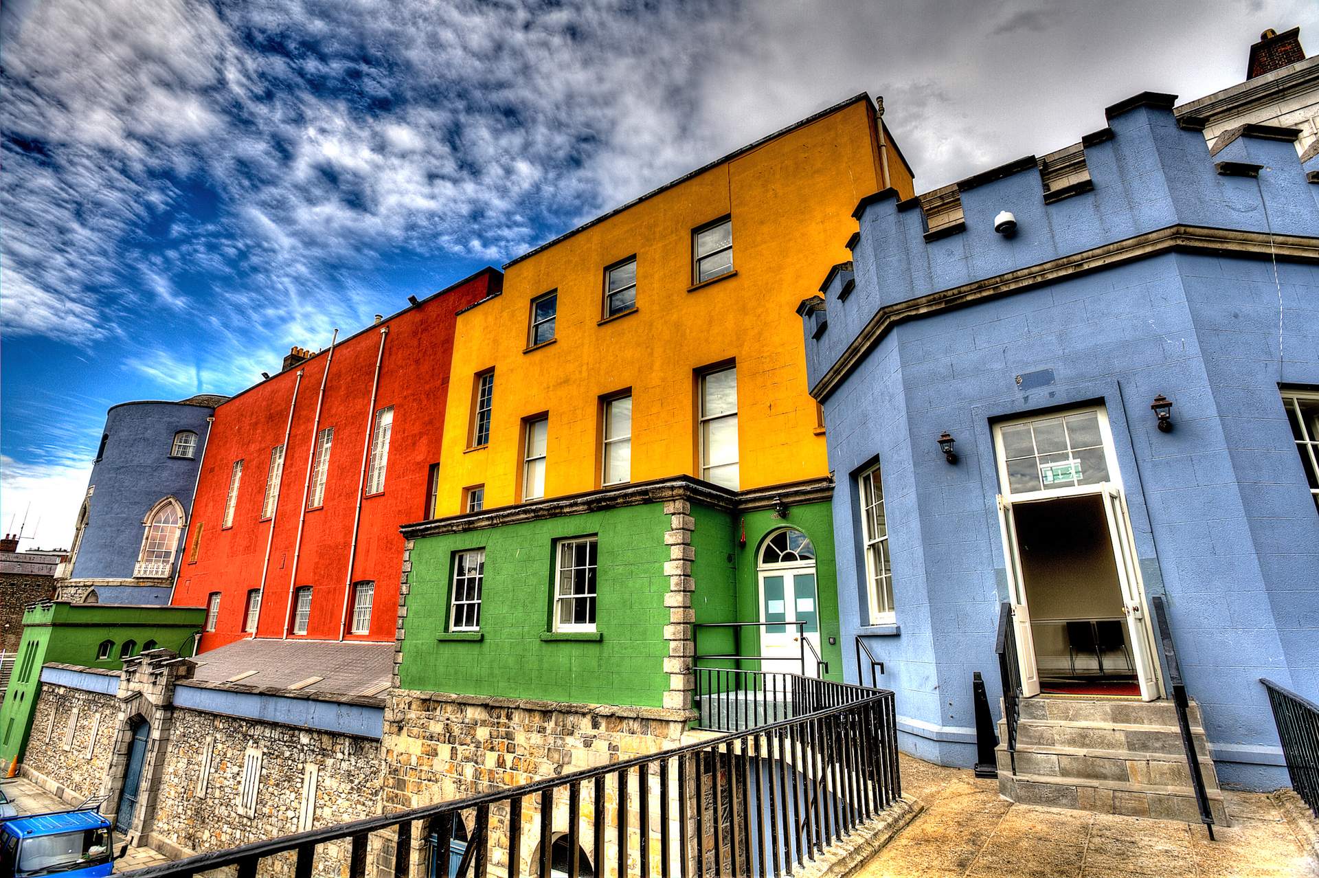 Irland: farbenfrohe Fassade in Dublin